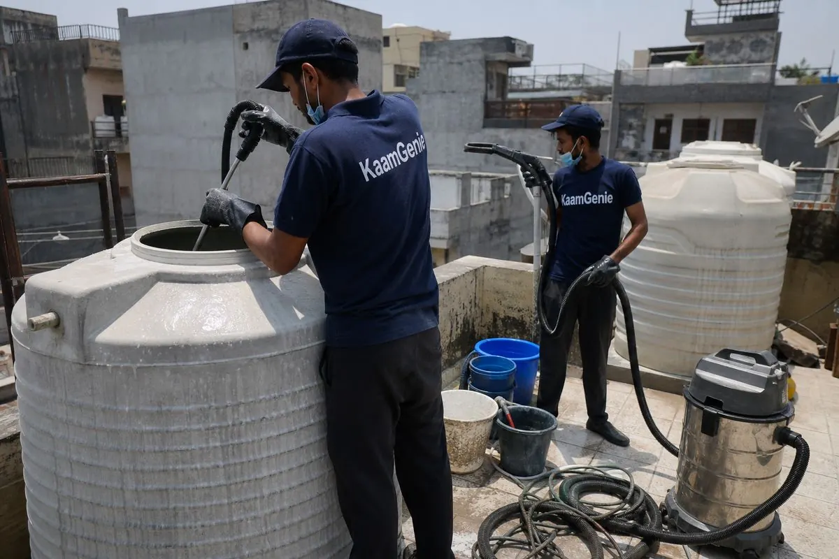 KaamGenie crew cleaning a water tank in Arjun Nagar, Delhi
