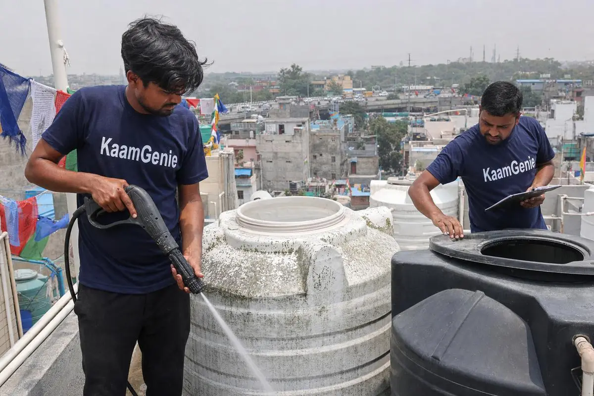 KaamGenie crew cleaning a water tank in Aruna Nagar, North Delhi