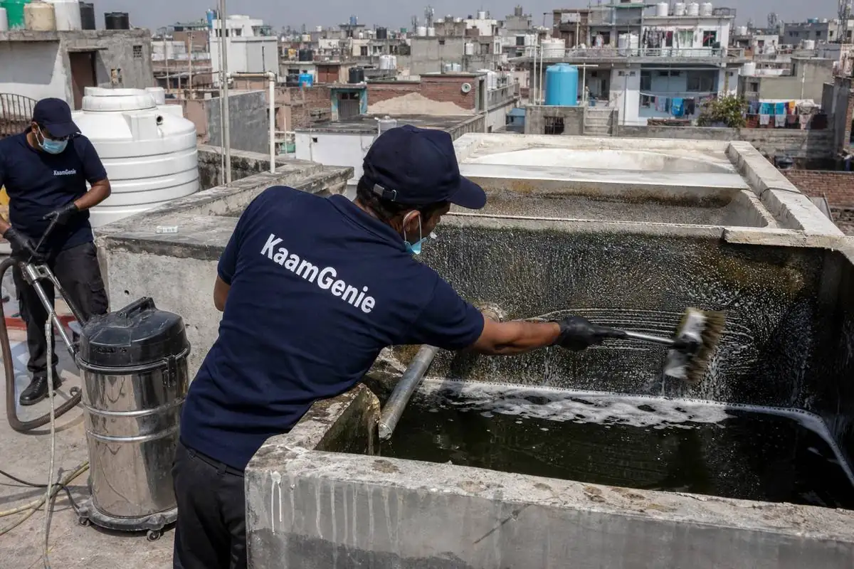 KaamGenie crew cleaning a water tank in Babarpur, East Delhi
