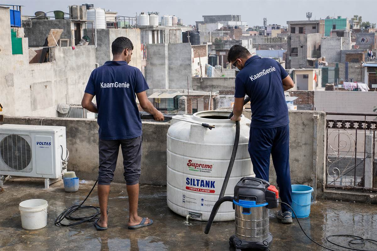 KaamGenie crew cleaning a water tank in Bhati, Delhi
