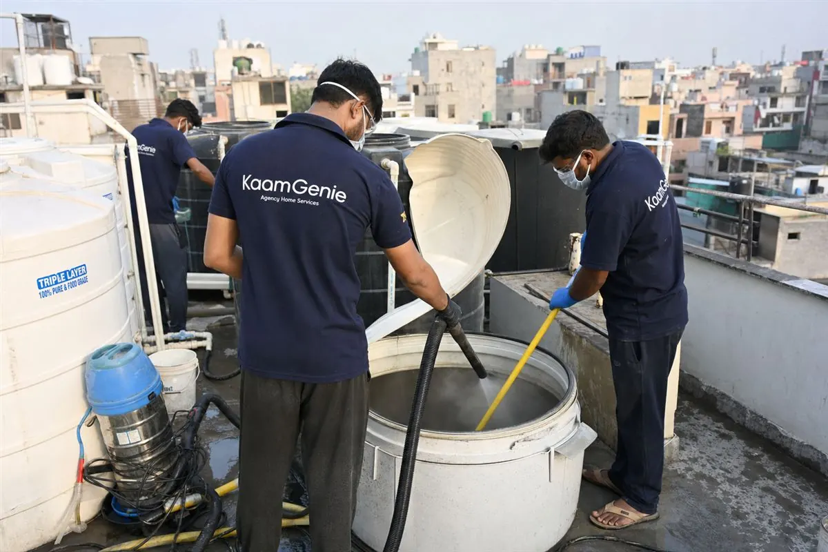 KaamGenie crew cleaning the shared rooftop tank of an independent builder floor building in Delhi