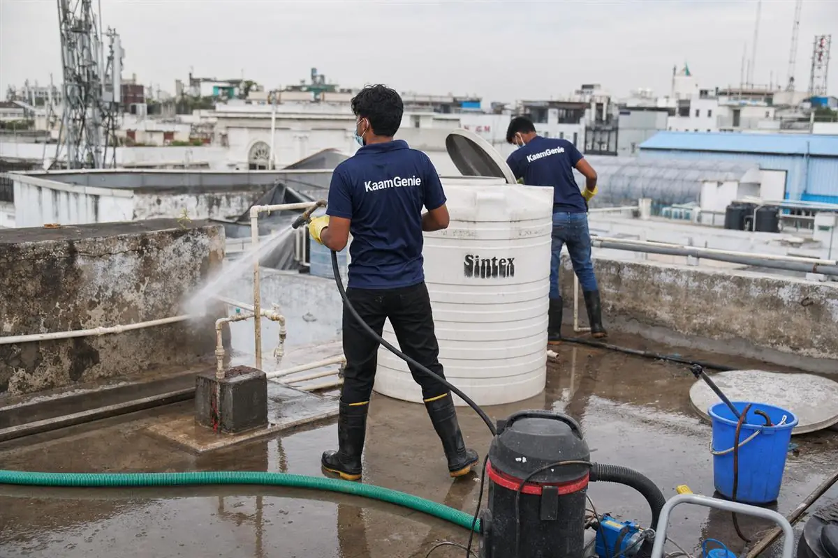 KaamGenie crew cleaning a water tank in Connaught Place, Delhi