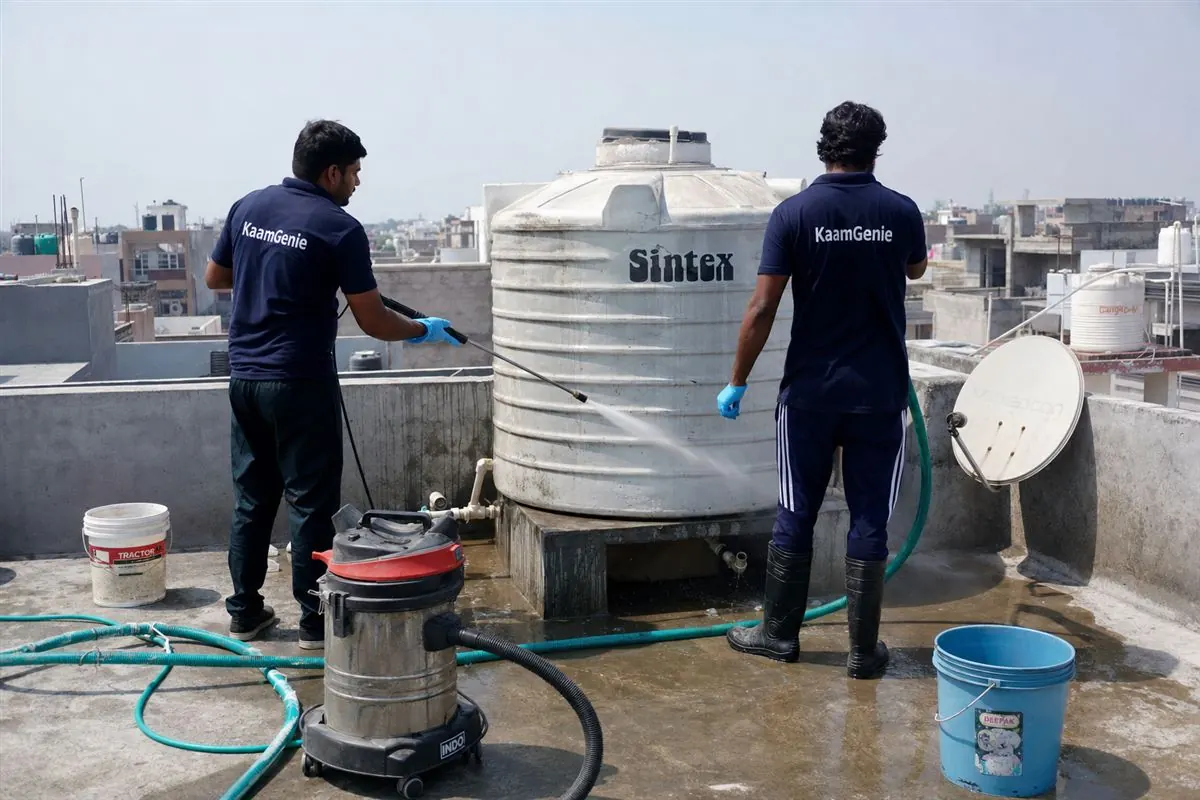 KaamGenie crew cleaning a water tank in Dabri, Delhi