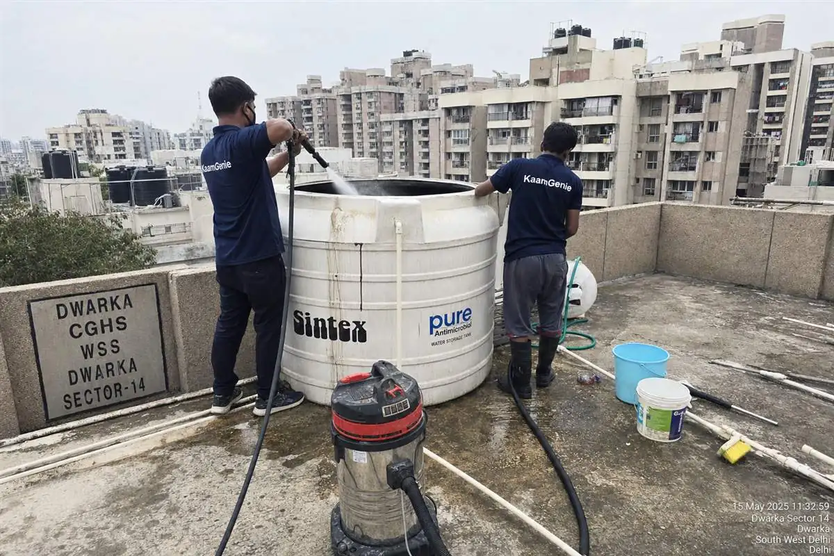 KaamGenie crew cleaning a water tank in Dwarka Sector 14, Delhi