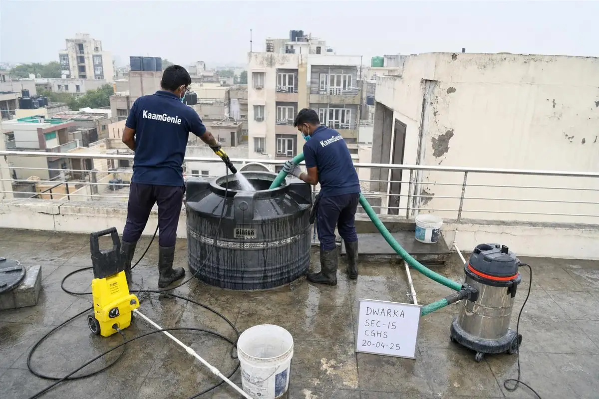 KaamGenie crew cleaning a water tank in Dwarka Sector 15, Delhi
