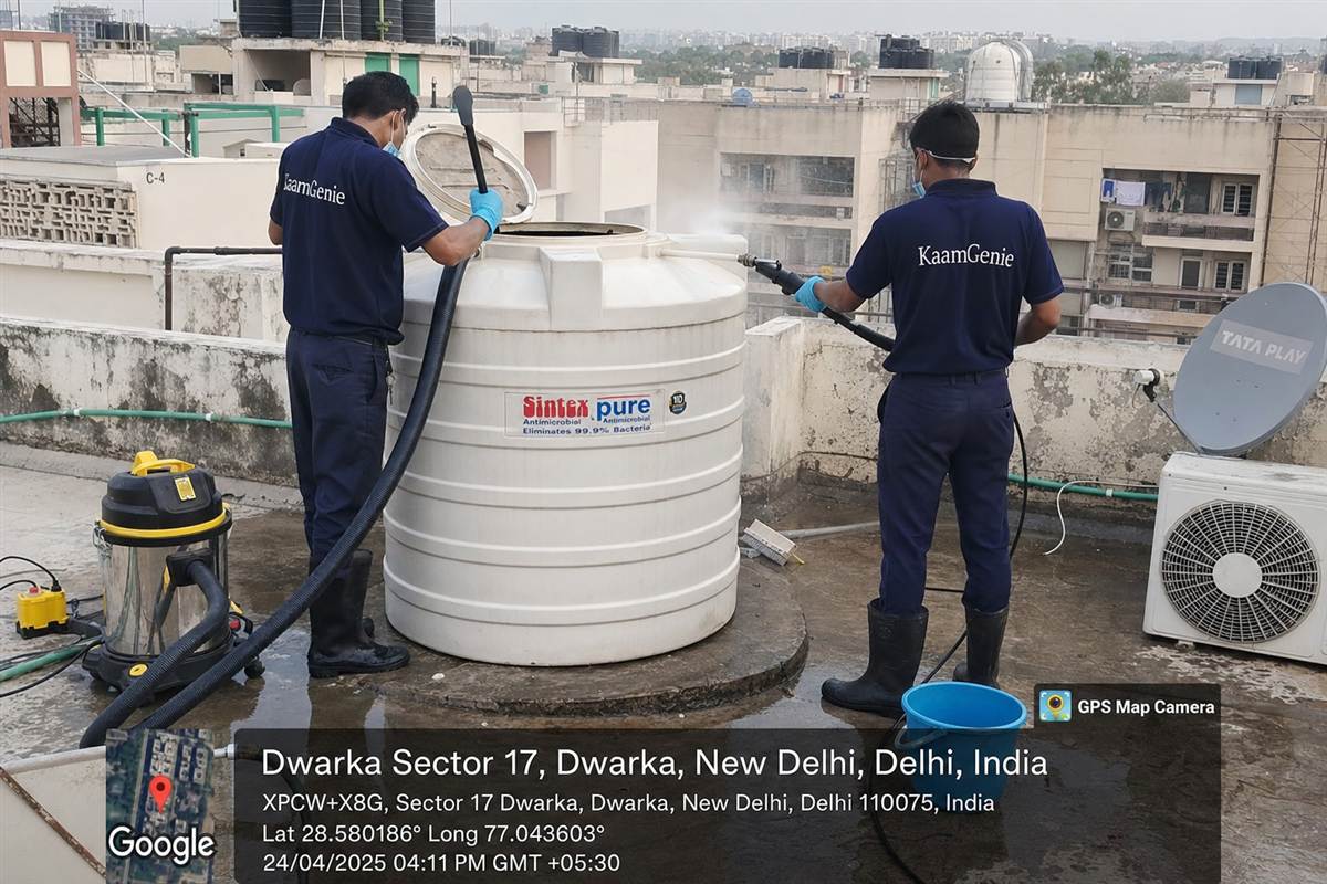 KaamGenie crew cleaning a water tank in Dwarka Sector 17, Delhi