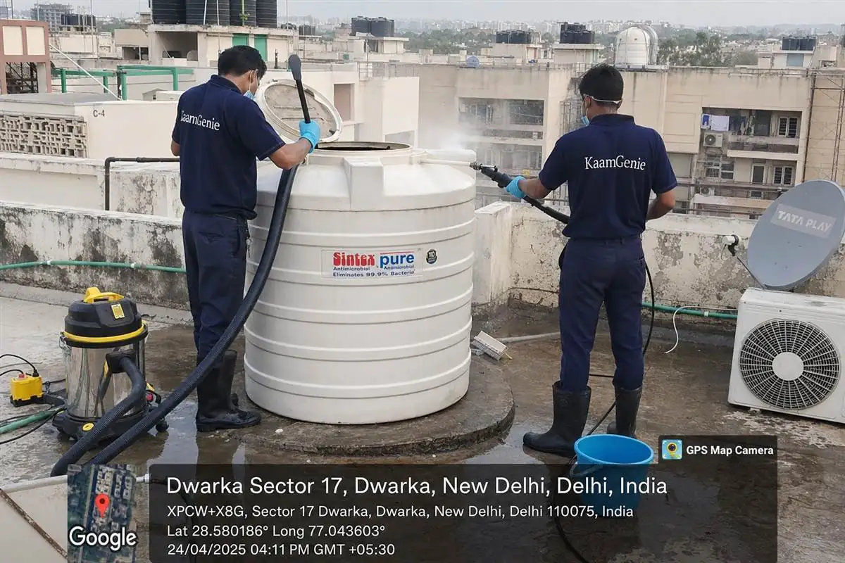 KaamGenie crew cleaning a water tank in Dwarka Sector 17, Delhi