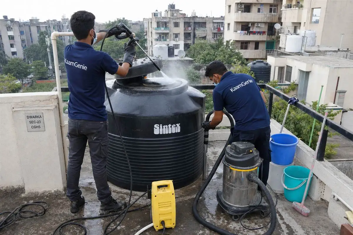 KaamGenie crew cleaning a water tank in Dwarka Sector 23, Delhi