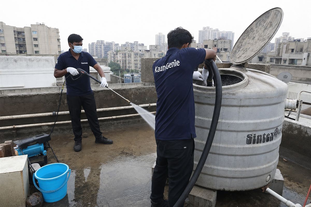 KaamGenie crew cleaning a water tank in Dwarka Sector 4, Delhi