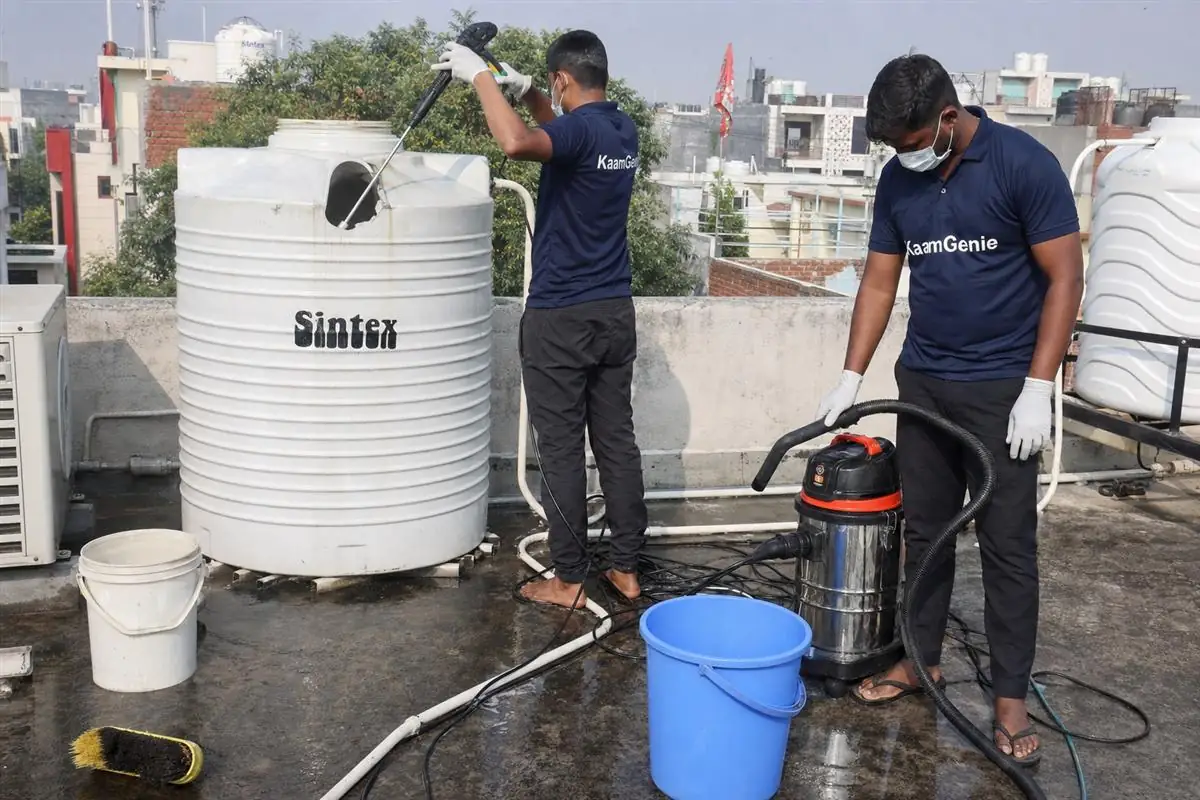 KaamGenie crew cleaning a water tank in Friends Colony, Faridabad