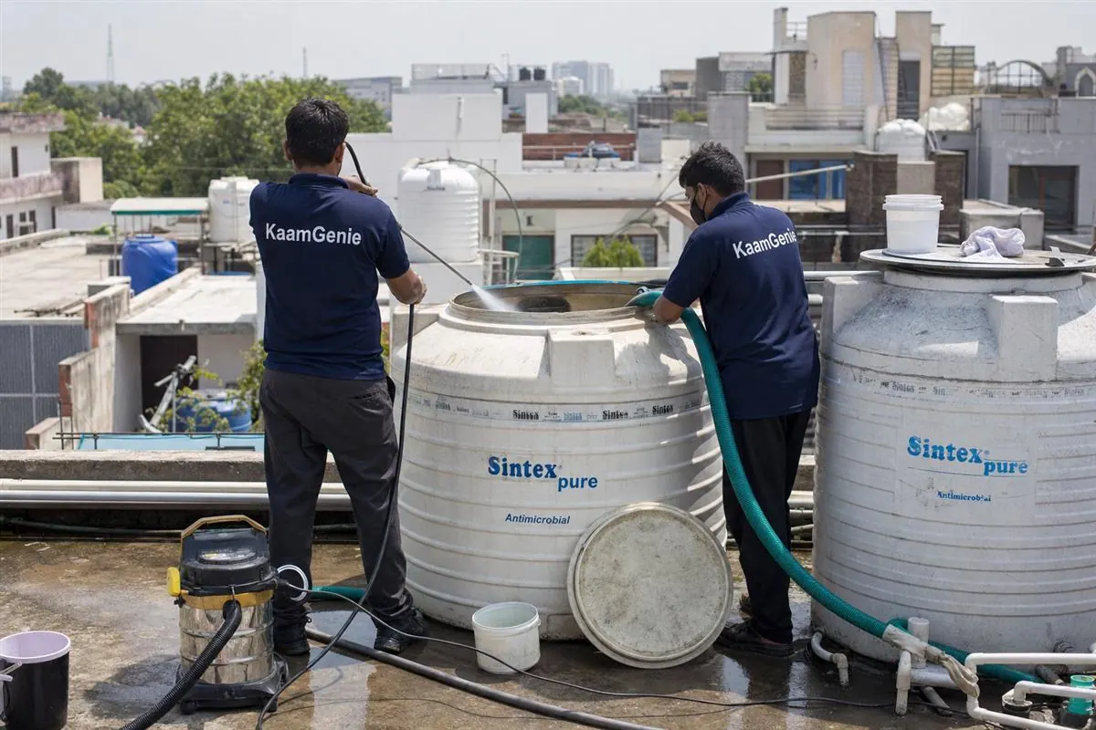 KaamGenie crew cleaning a water tank in Krishna Colony, Faridabad