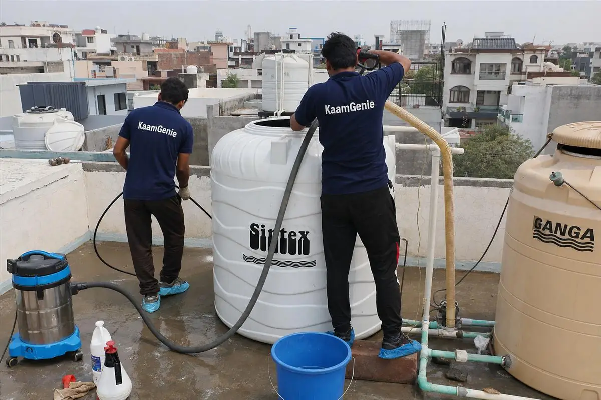KaamGenie crew cleaning a water tank in Parvatiya Colony, Faridabad