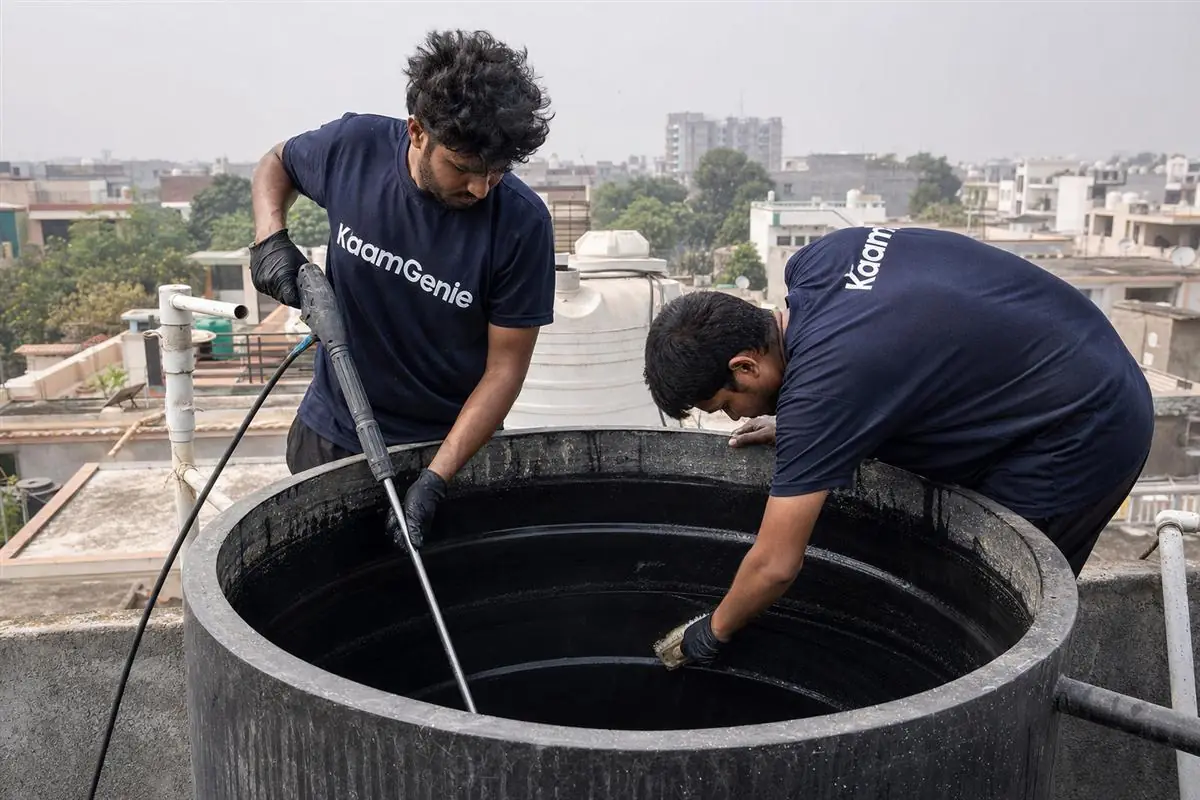 KaamGenie crew cleaning a water tank in Dadri, Greater Noida