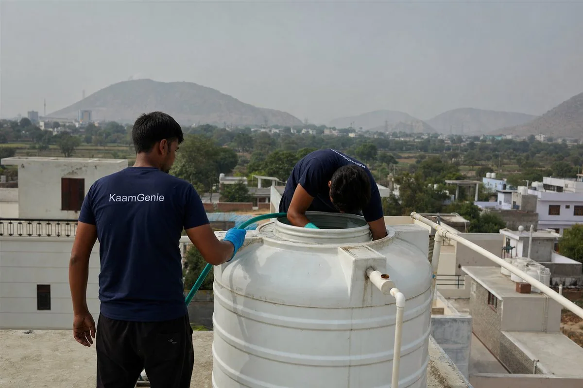 KaamGenie crew cleaning a water tank in Bhondsi, Gurgaon