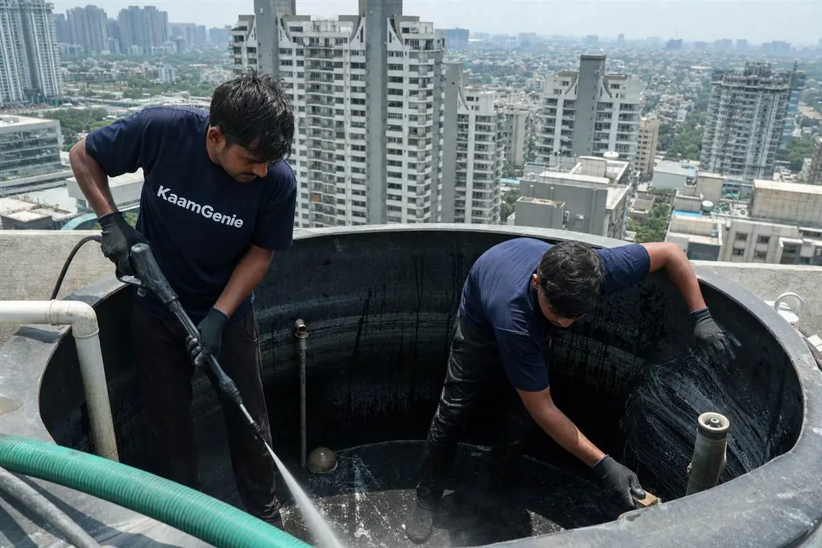 KaamGenie crew cleaning a water tank in DLF Phase 1, Gurgaon