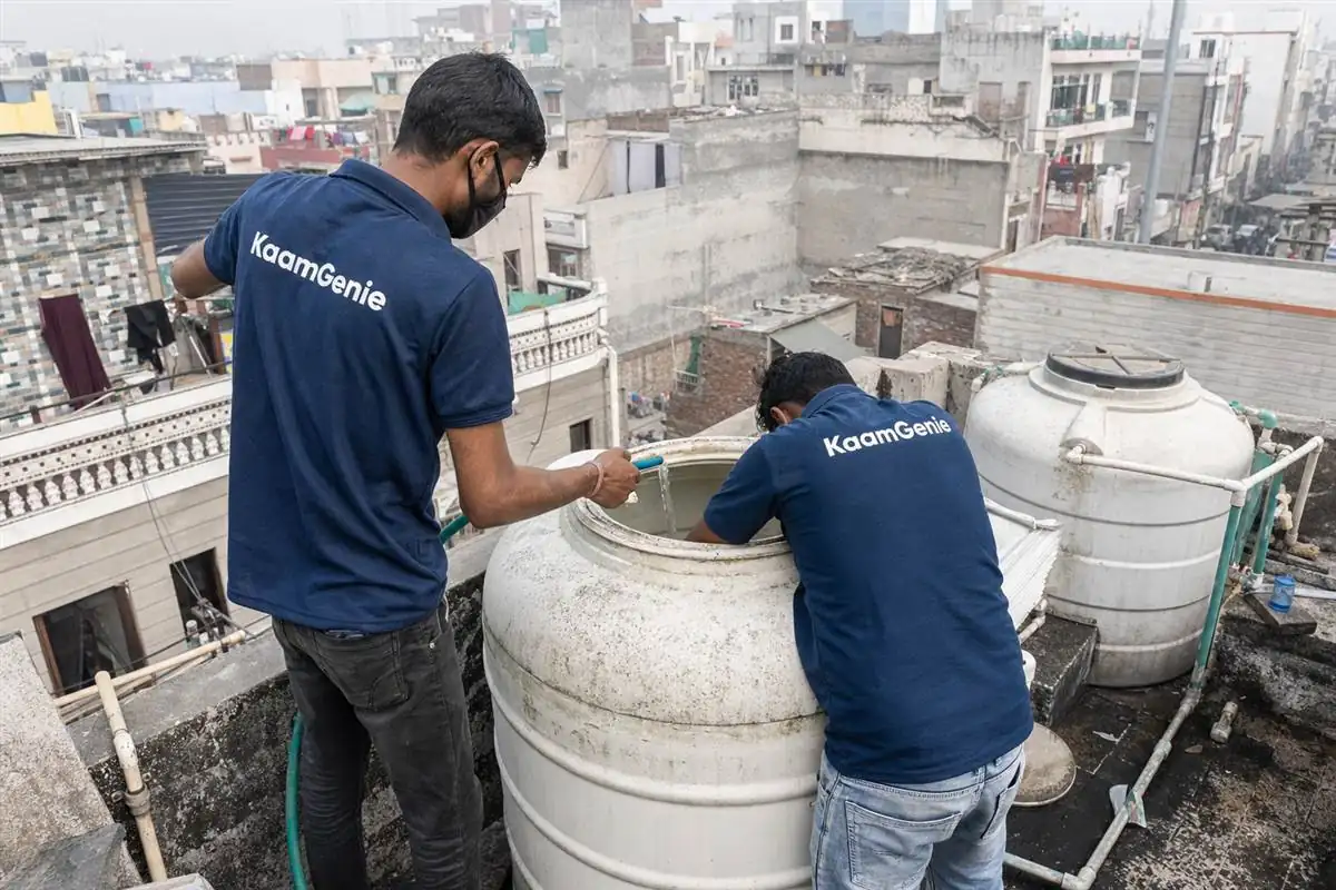 KaamGenie crew cleaning a water tank in Jacobpura, Gurgaon
