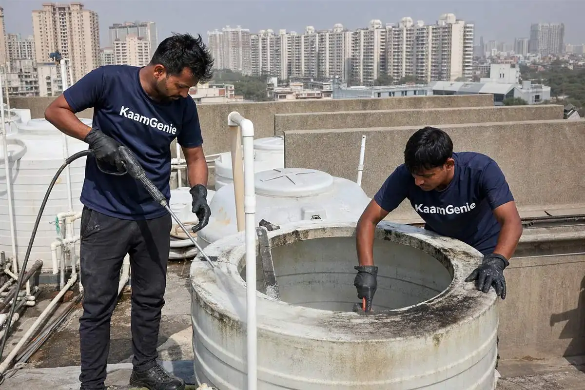 KaamGenie crew cleaning a water tank in Palam Vihar, Gurgaon