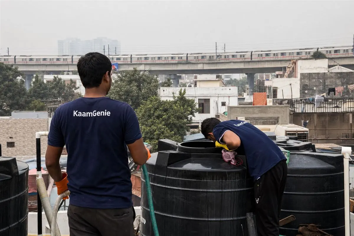 KaamGenie crew cleaning a water tank in Sikanderpur, Gurgaon
