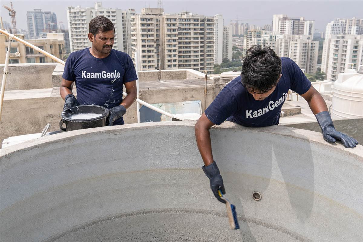 KaamGenie crew cleaning a water tank in Sushant Lok 3, Gurgaon