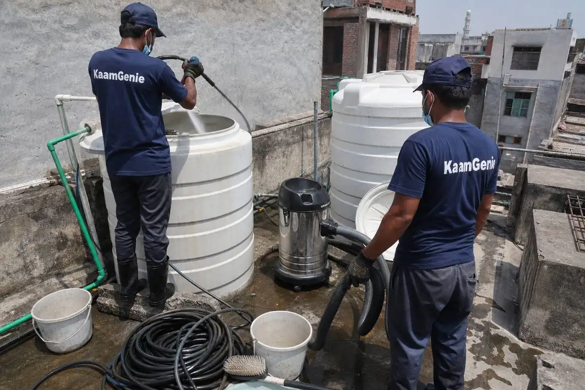 KaamGenie crew cleaning a water tank in Haji Colony, Delhi