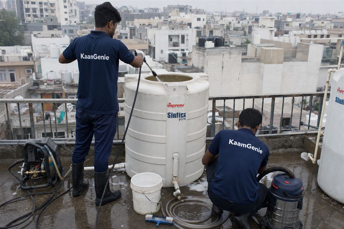 KaamGenie crew cleaning a water tank in Hauz Rani, Delhi