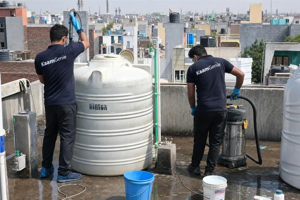 KaamGenie crew cleaning a water tank in Ibrahimpur, Delhi