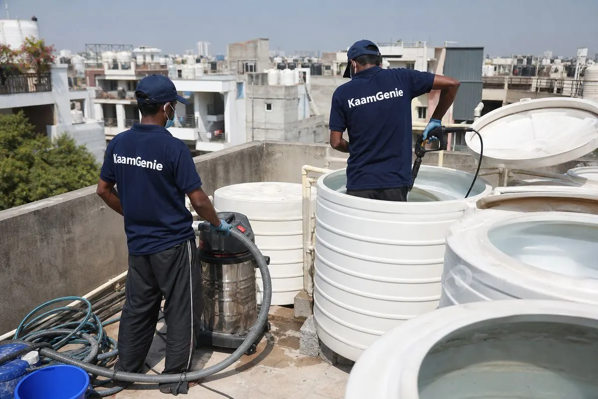 KaamGenie crew cleaning a water tank in Johri Farm, Delhi