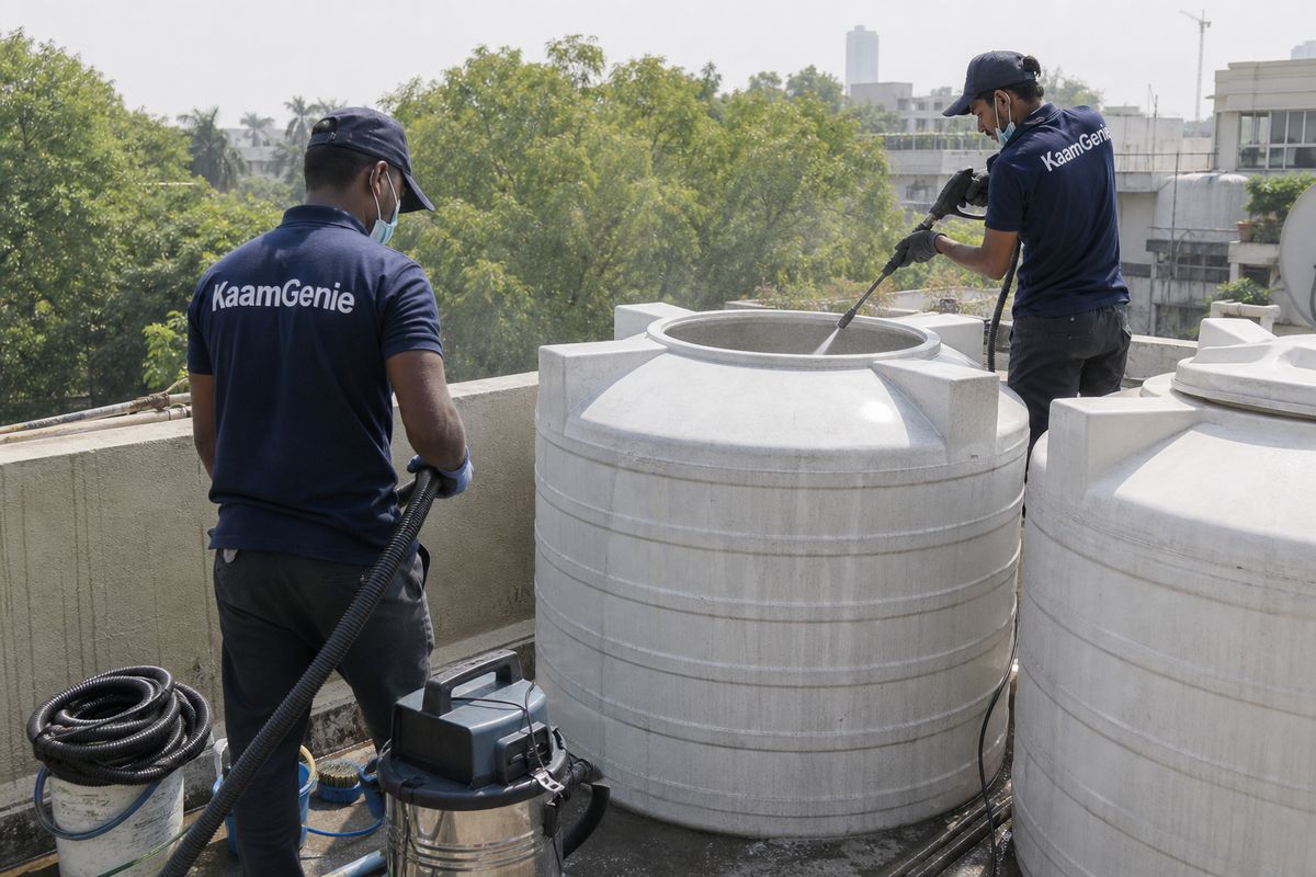 KaamGenie crew cleaning a water tank in Jor Bagh, Delhi
