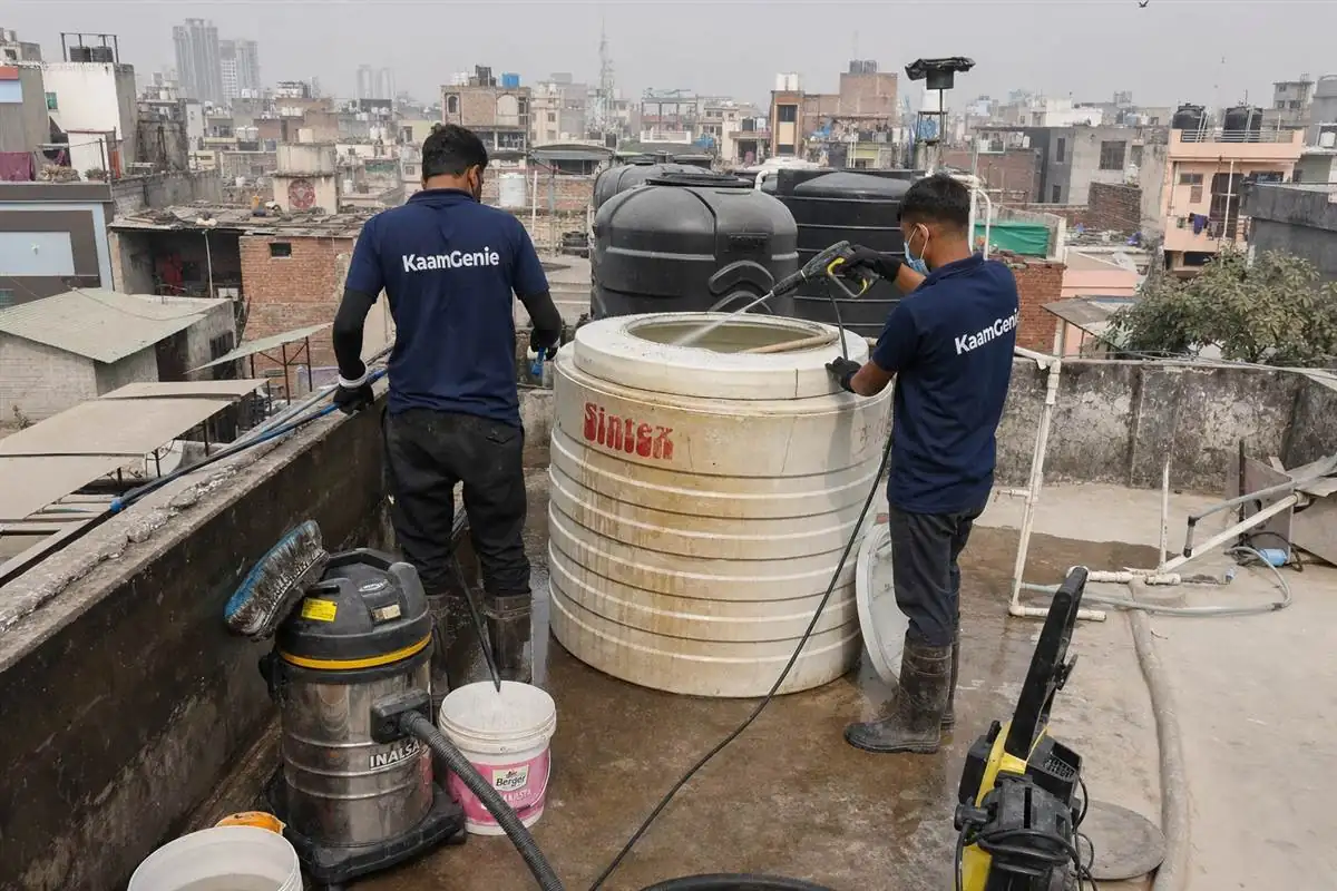 KaamGenie crew cleaning a water tank in Khichripur, Delhi