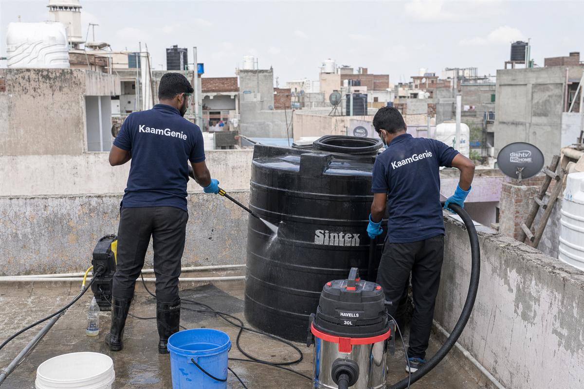 KaamGenie crew cleaning a water tank in Masudpur, Delhi