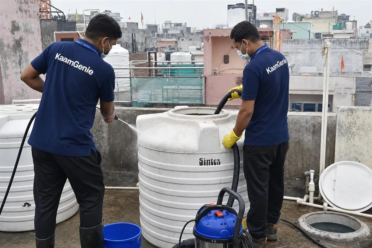 KaamGenie crew cleaning a water tank in Meethapur, Delhi