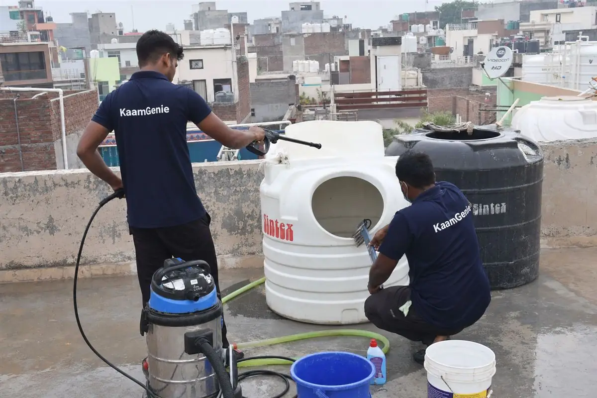 KaamGenie crew cleaning a water tank in Molarband, Delhi
