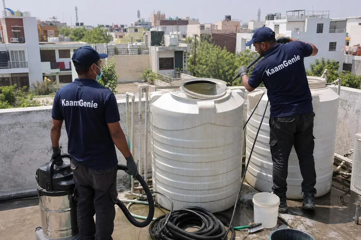 KaamGenie crew cleaning a water tank in Navjeevan Vihar, Delhi
