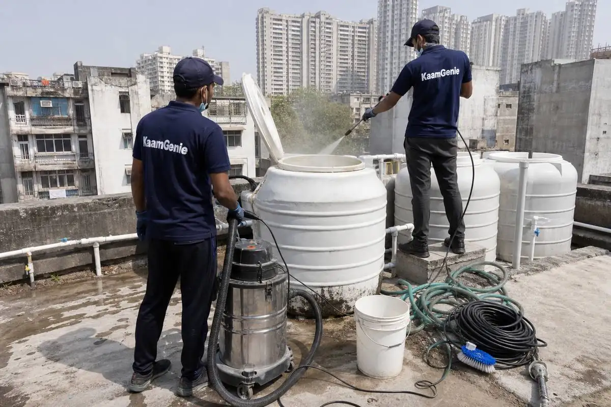 KaamGenie crew cleaning a water tank in Netaji Nagar, Delhi