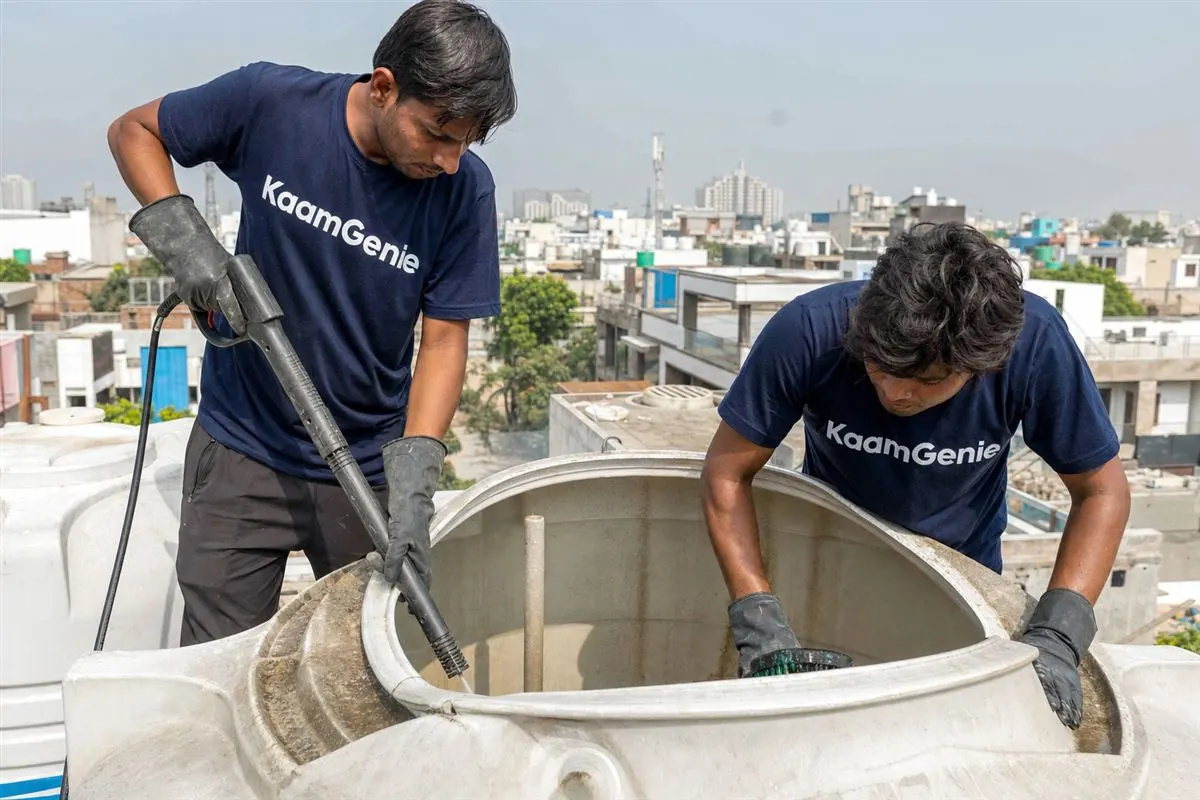 KaamGenie crew cleaning a water tank in Sector 42, Noida