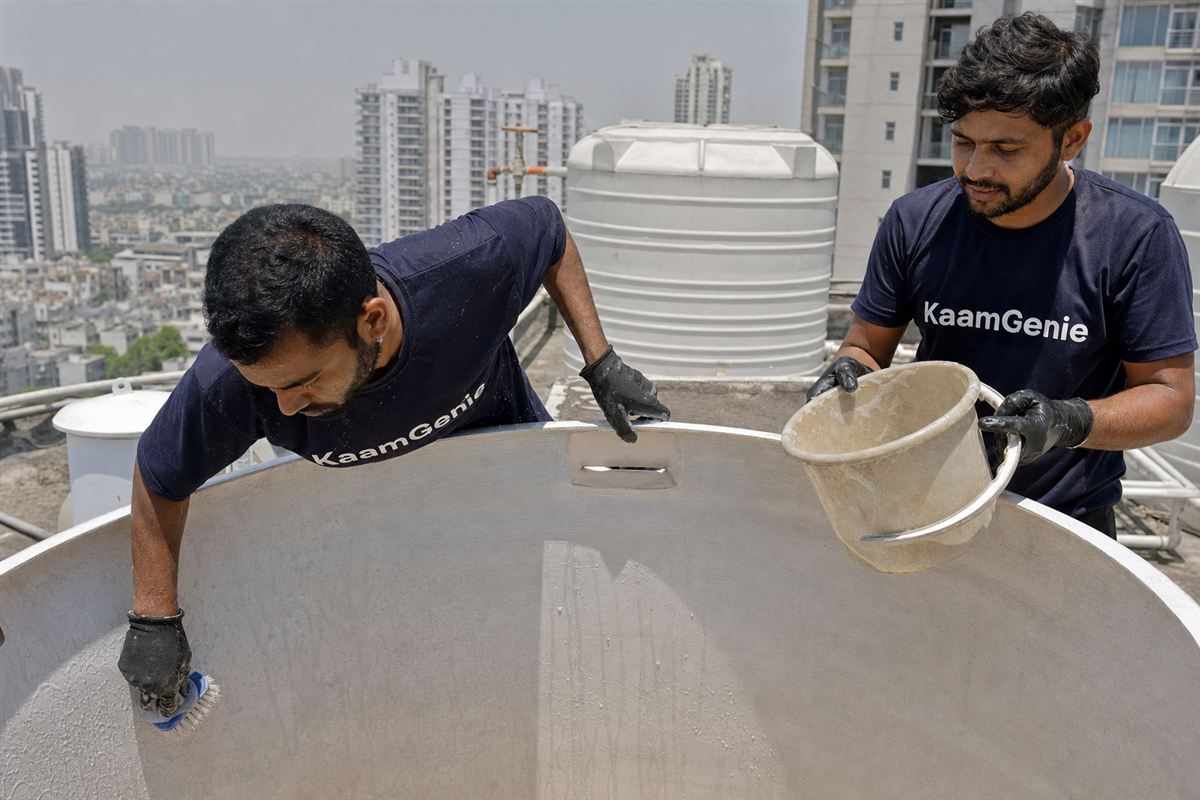KaamGenie crew cleaning a water tank in Sector 77, Noida