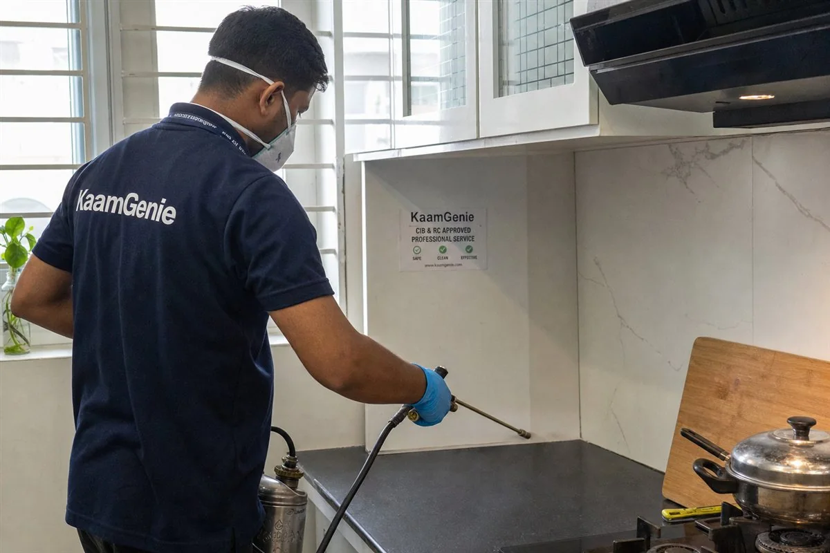 KaamGenie pest control crew arriving at a Delhi home, same-day near-you service