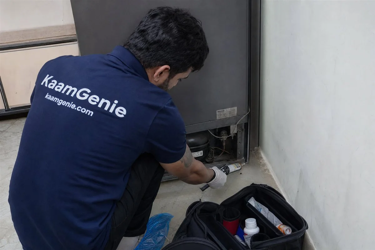 KaamGenie technician explaining the treatment and follow-up plan to a Delhi homeowner after finishing the job