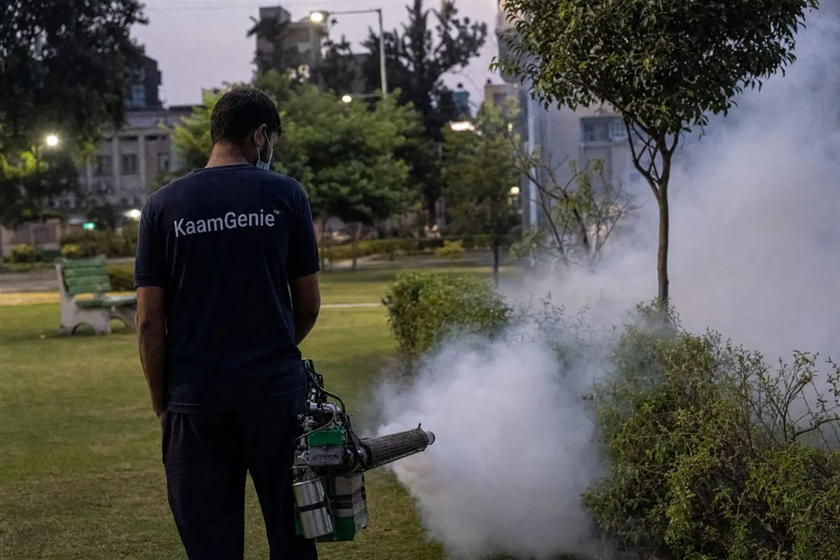 KaamGenie pest control technician treating a Dabri property in West Delhi