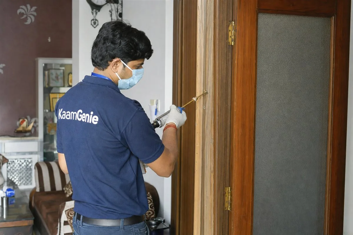 KaamGenie pest control technician treating a Himmatpuri property in East Delhi