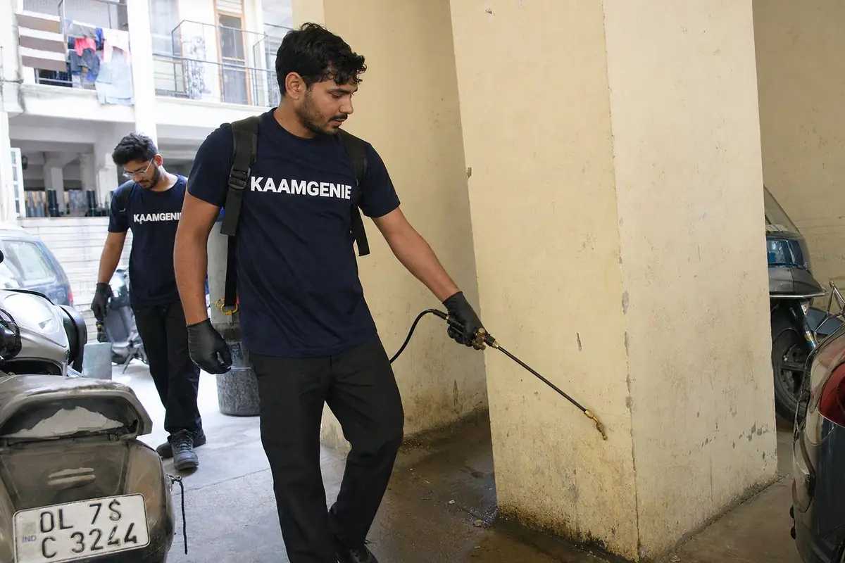 KaamGenie pest control technician treating a Johri Farm property in South Delhi