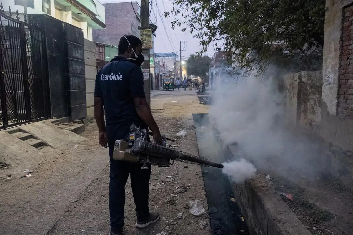 KaamGenie pest control technician treating a Kalyanvas property in East Delhi