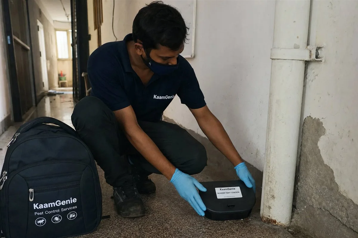 KaamGenie pest control technician treating a Keshavpuram property in North-West Delhi