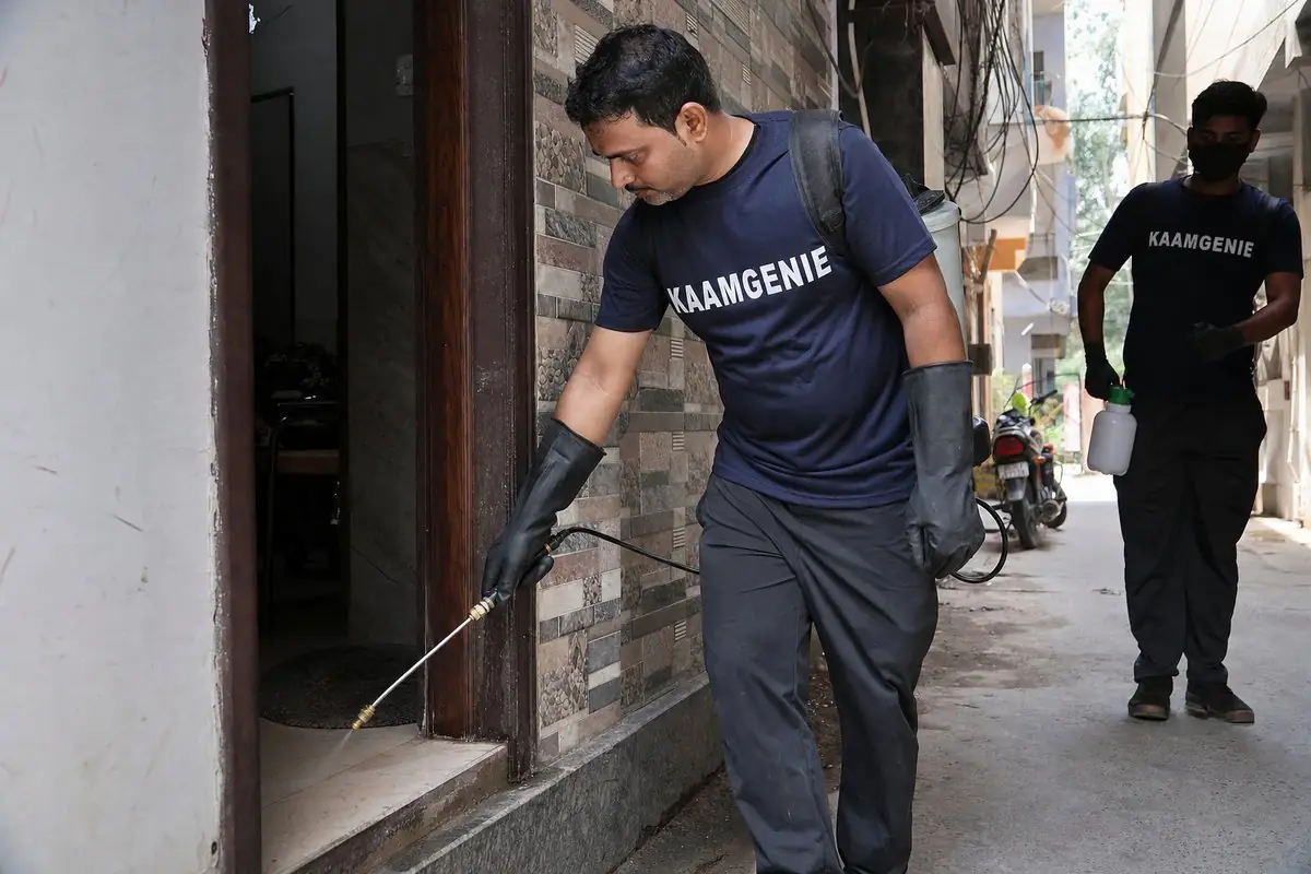 KaamGenie pest control technician treating a Khizrabad property in South Delhi