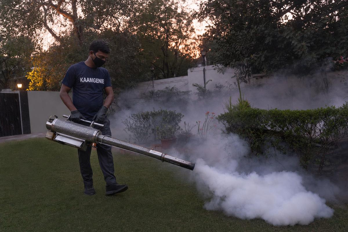 KaamGenie pest control technician treating a Maharani Bagh property in South Delhi
