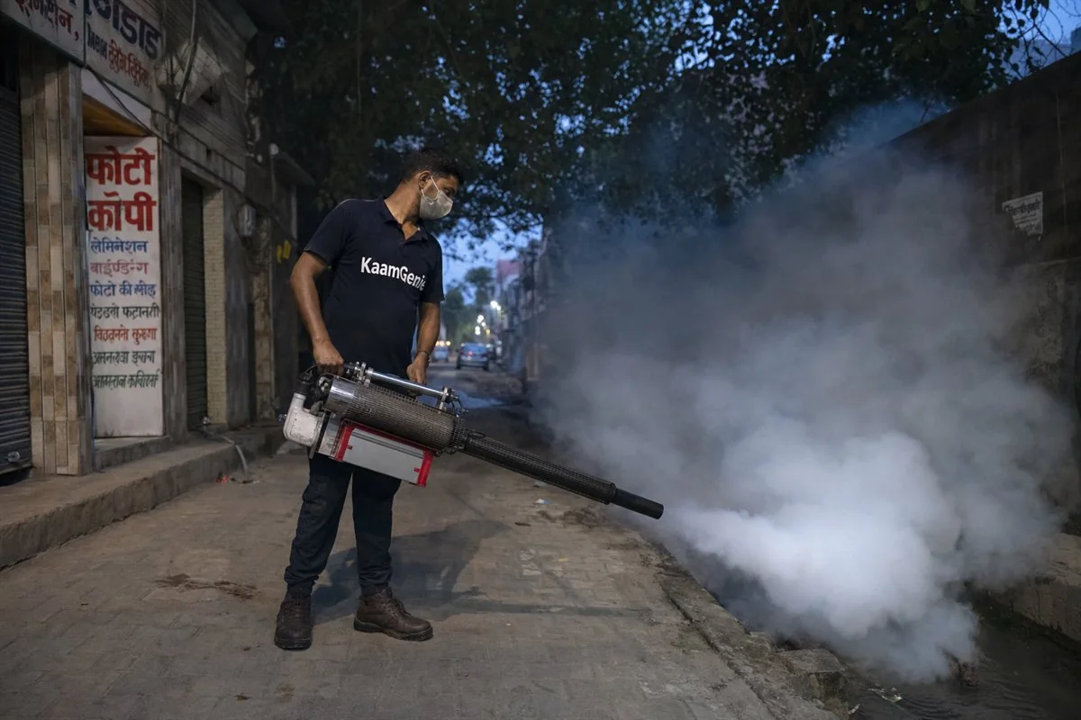KaamGenie pest control technician treating a New Usmanpur property in East Delhi