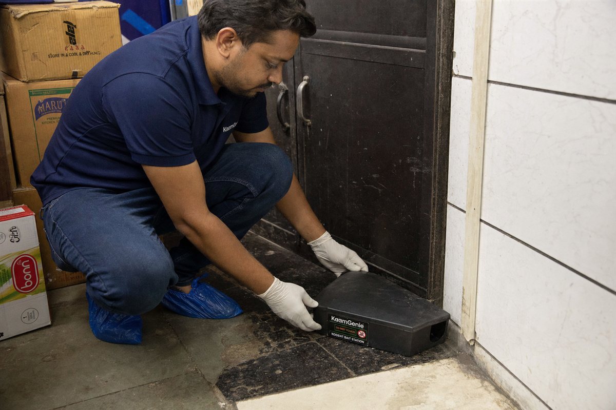 KaamGenie pest control technician treating a Paharganj property in North & Central Delhi