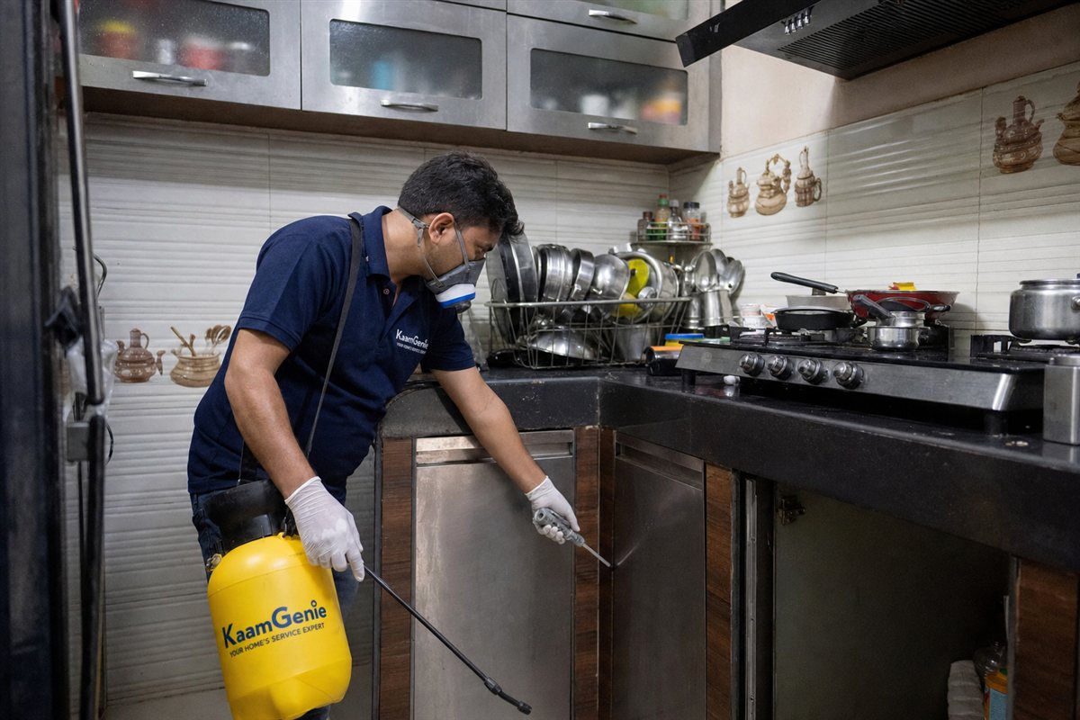 KaamGenie pest control technician treating a Sagarpur property in South-West Delhi