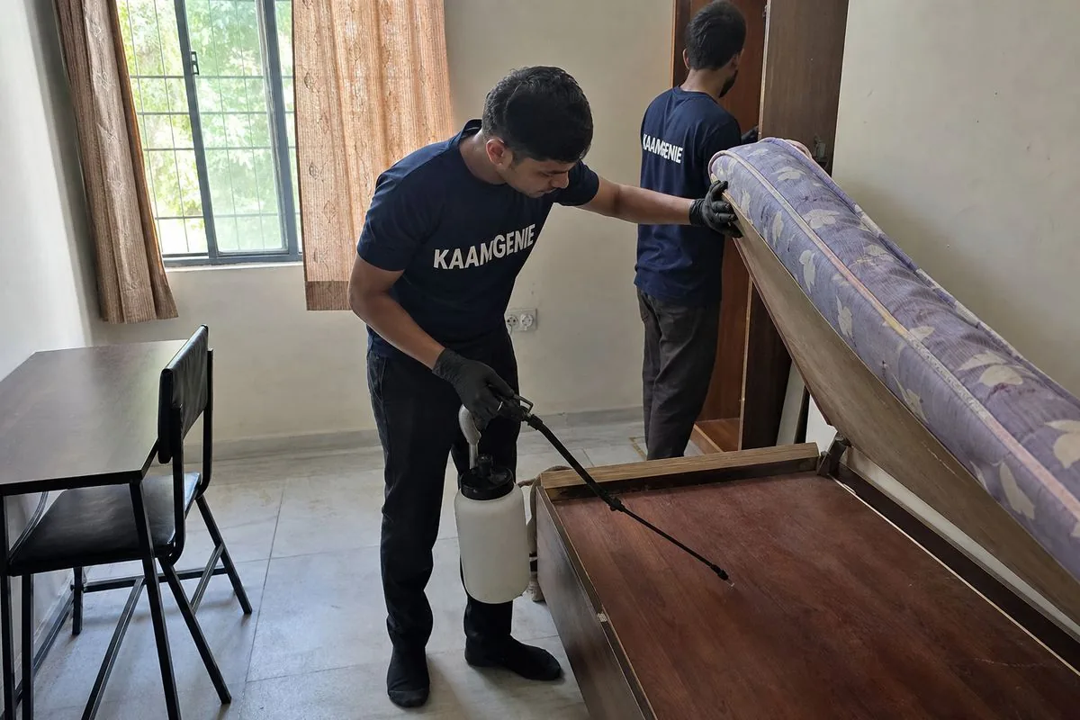 KaamGenie pest control technician treating a SDA (Safdarjung Development Area) property in South Delhi