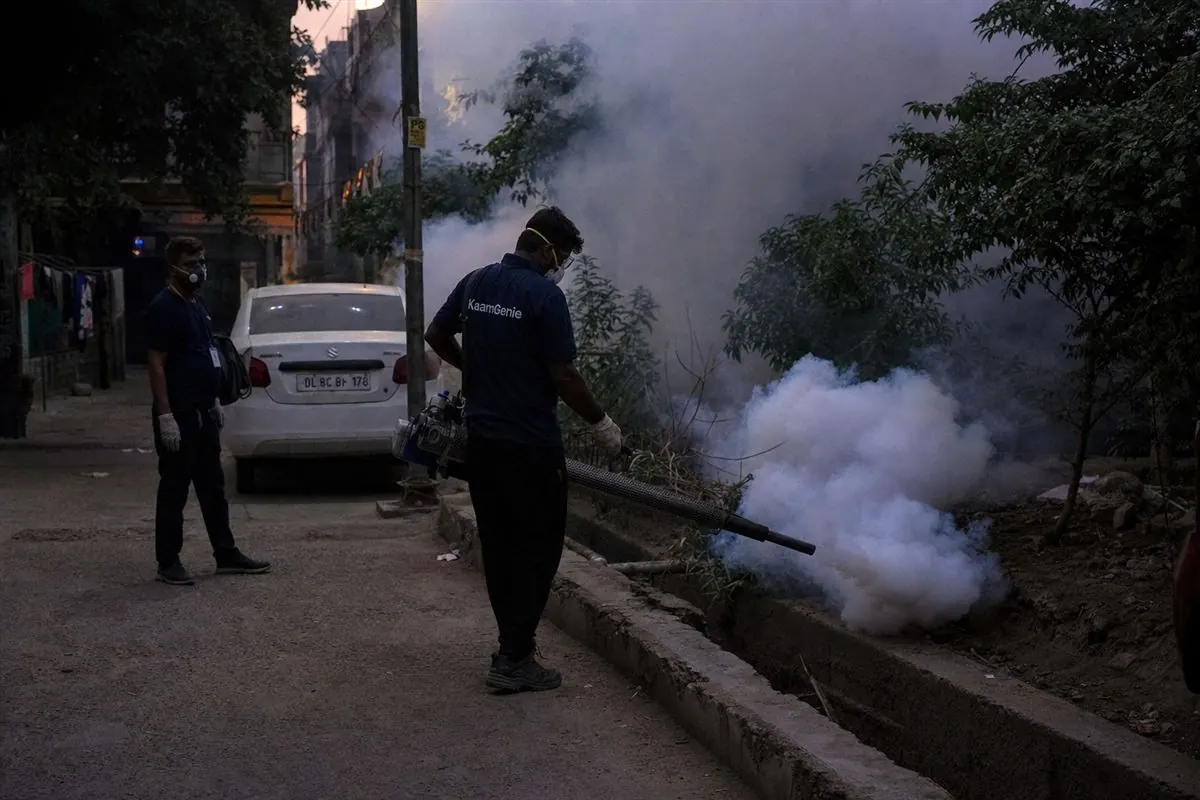 KaamGenie pest control technician treating a Shaheed Bhagat Singh Colony property in East Delhi